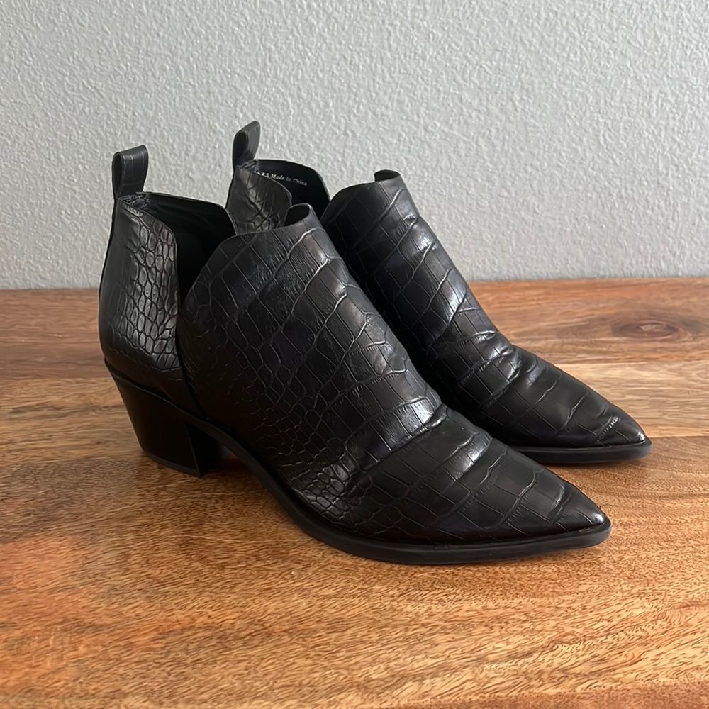 BARELY USED Dolce Vita Boots